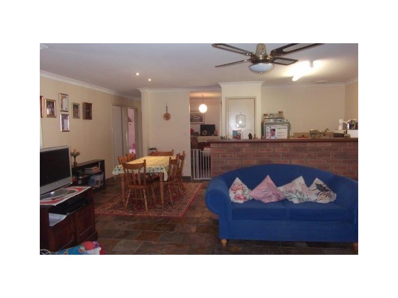 8 Kensington Court, Cooloongup WA 6168