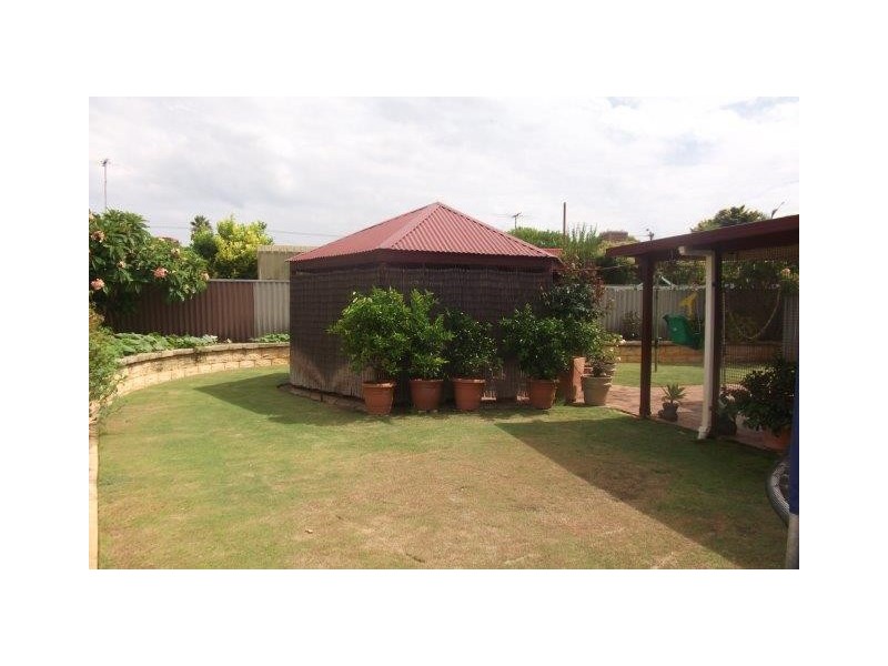 8 Kensington Court, Cooloongup WA 6168