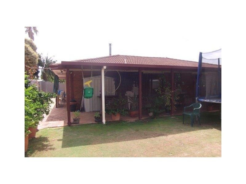 8 Kensington Court, Cooloongup WA 6168