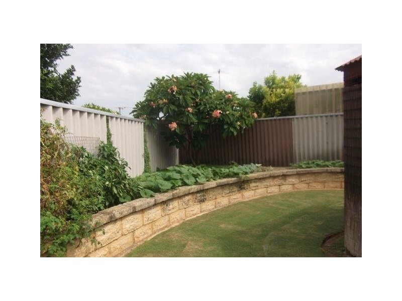 8 Kensington Court, Cooloongup WA 6168