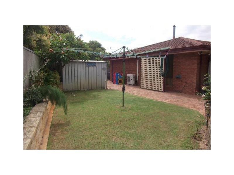 8 Kensington Court, Cooloongup WA 6168