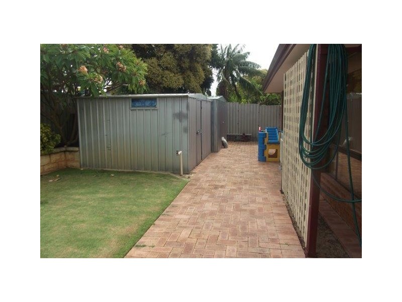 8 Kensington Court, Cooloongup WA 6168