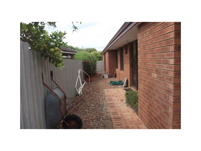 8 Kensington Court, Cooloongup WA 6168