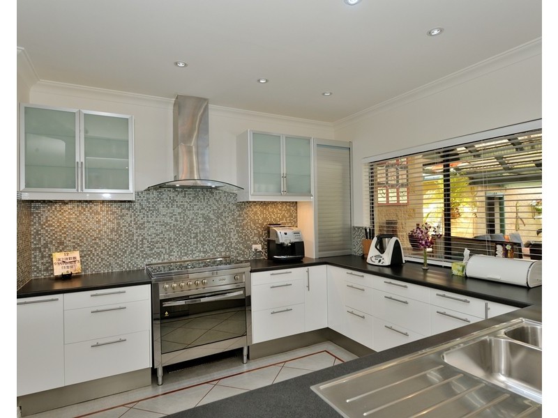 48 June Road, Safety Bay WA 6169