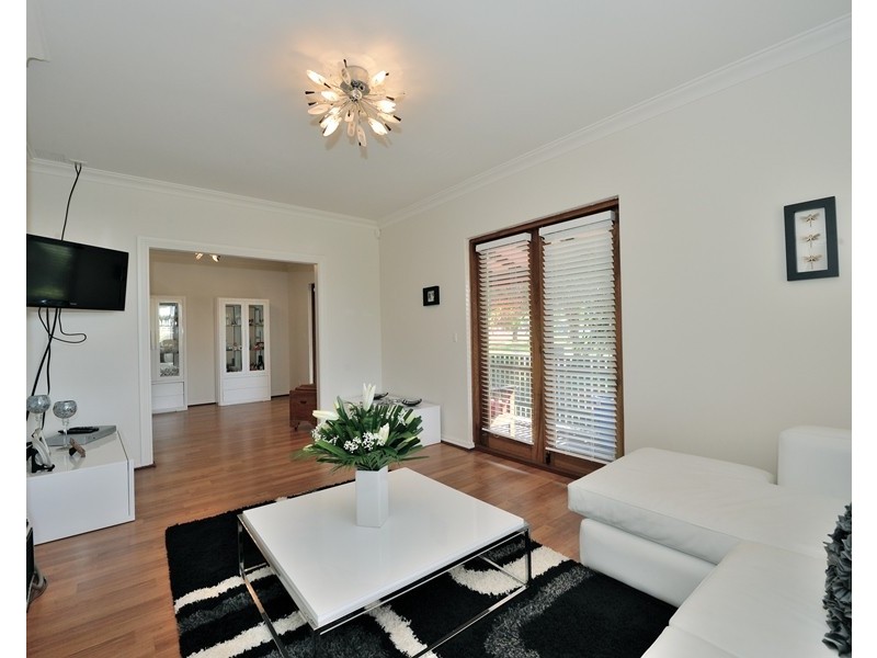 48 June Road, Safety Bay WA 6169