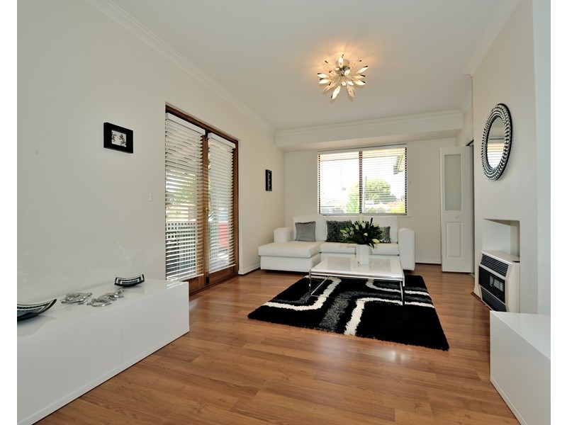 48 June Road, Safety Bay WA 6169