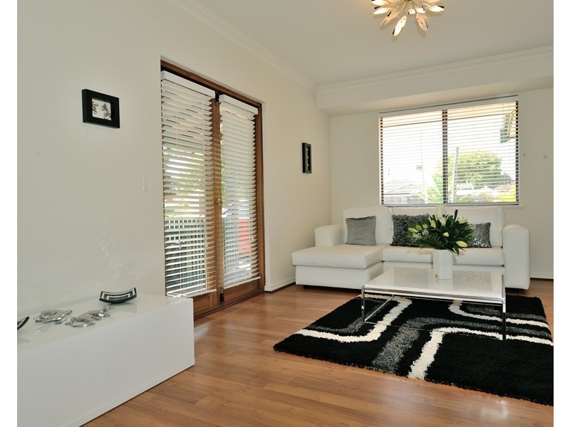 48 June Road, Safety Bay WA 6169