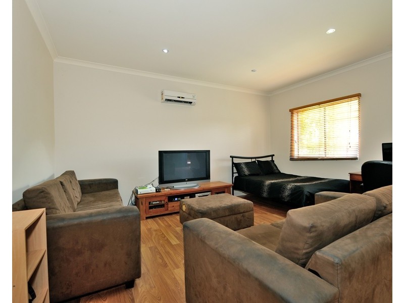 48 June Road, Safety Bay WA 6169