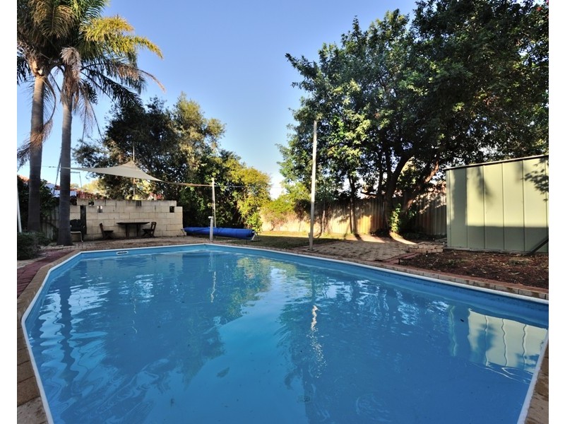 33 Jindarra Close, Cooloongup WA 6168