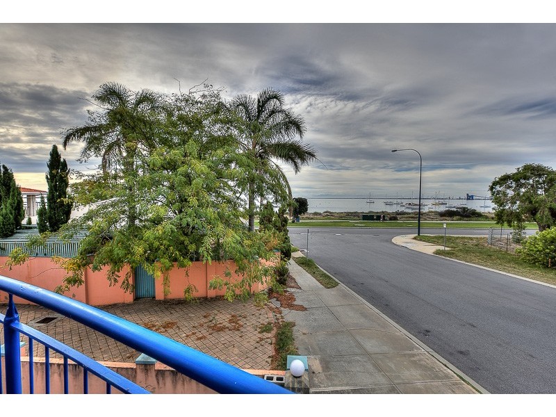 14 Samuel Street, Rockingham WA 6168