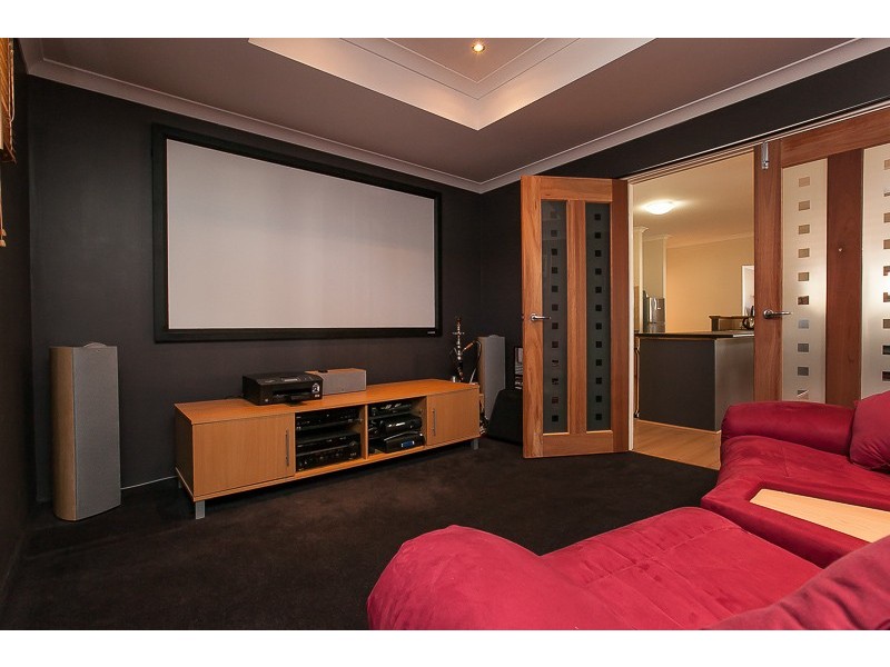 20 Zaragoza Drive, Port Kennedy WA 6172