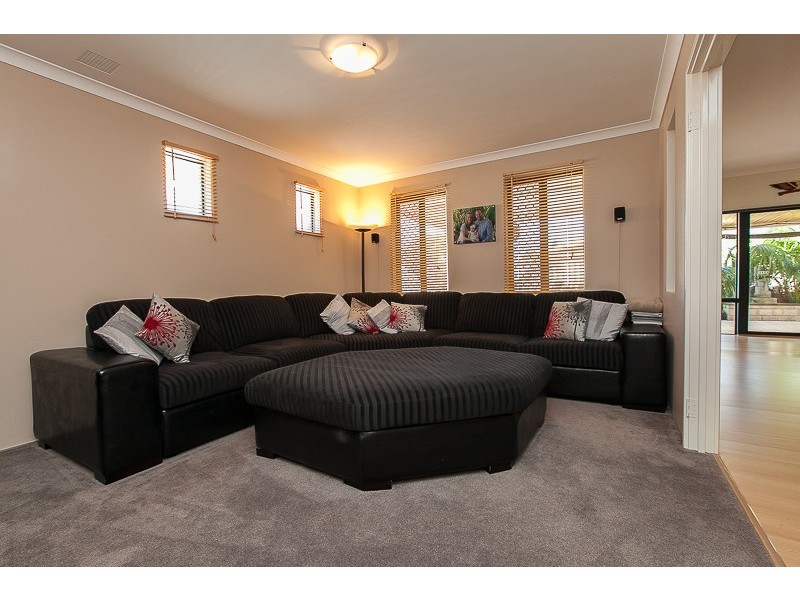 20 Zaragoza Drive, Port Kennedy WA 6172