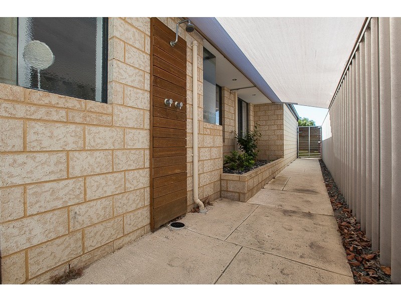 20 Zaragoza Drive, Port Kennedy WA 6172