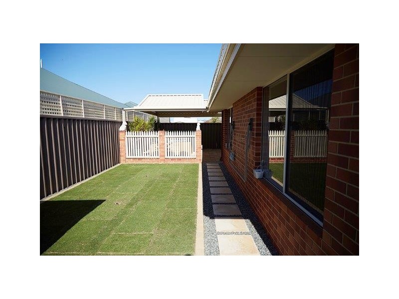 5 Shalimar Brace, Shoalwater WA 6169