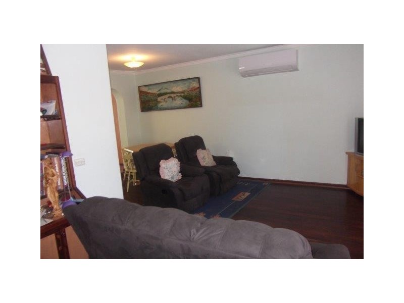 8 Ennis Court, Orelia WA 6167