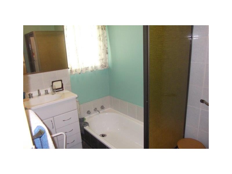 8 Ennis Court, Orelia WA 6167