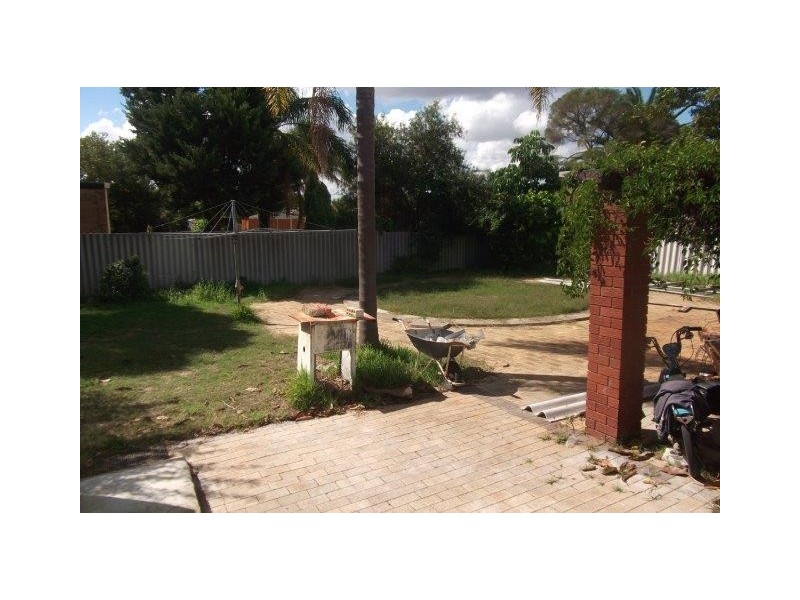 8 Ennis Court, Orelia WA 6167