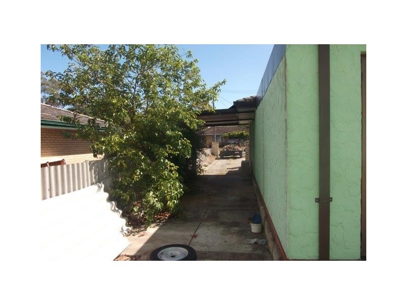 8 Ennis Court, Orelia WA 6167