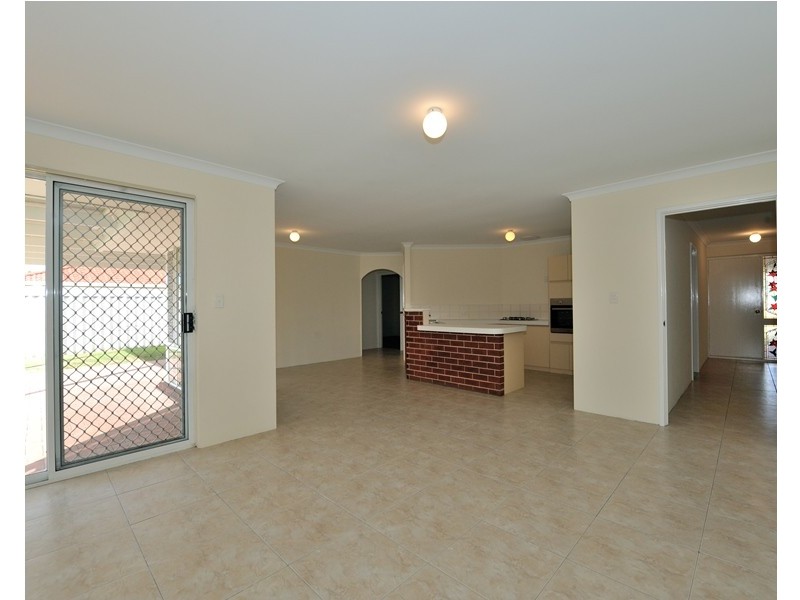 8 Amber Court, Warnbro WA 6169