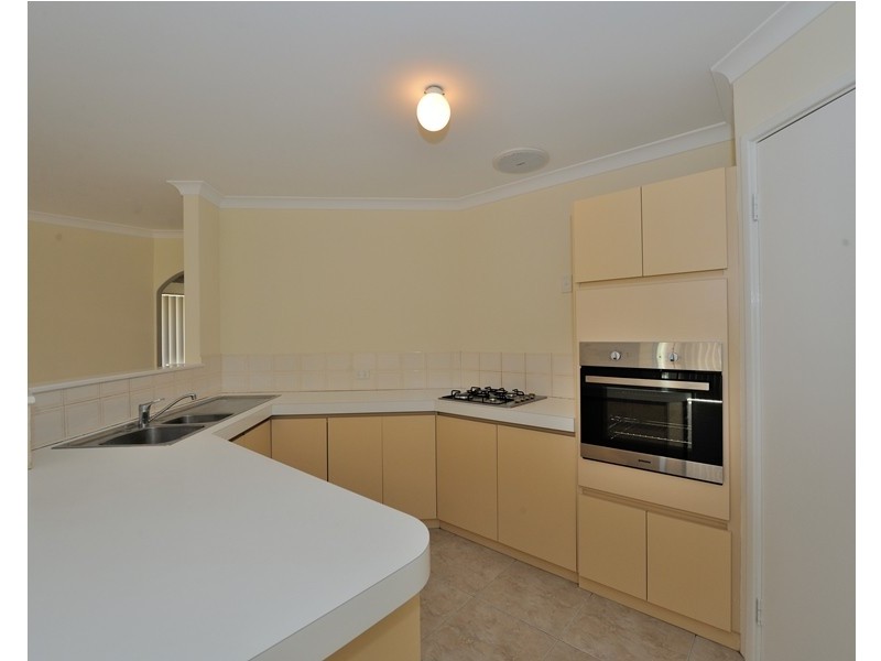 8 Amber Court, Warnbro WA 6169