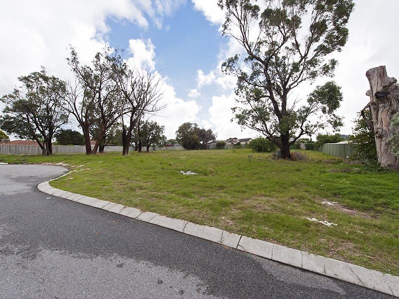 8 Lipscombe Court, Medina WA 6167