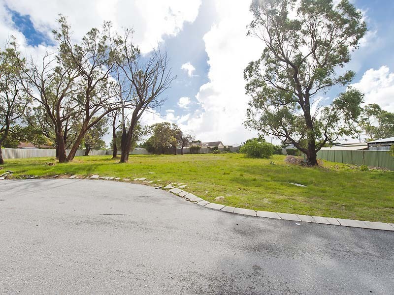 8 Lipscombe Court, Medina WA 6167