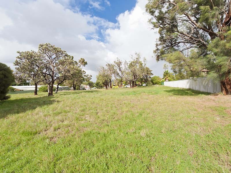 8 Lipscombe Court, Medina WA 6167