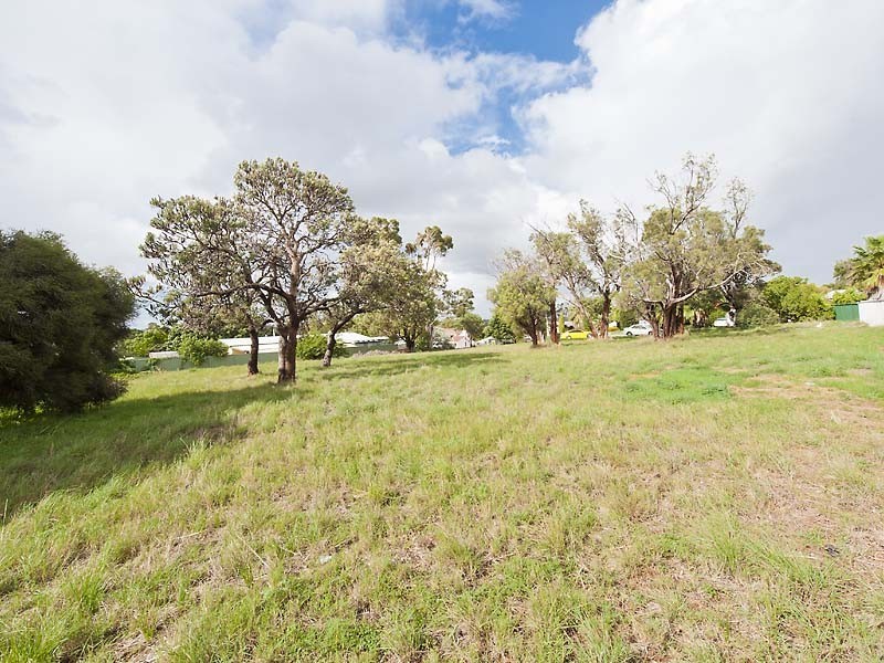 8 Lipscombe Court, Medina WA 6167