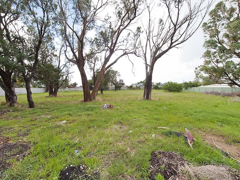 8 Lipscombe Court, Medina WA 6167