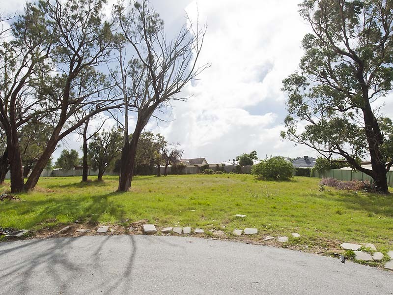 8 Lipscombe Court, Medina WA 6167