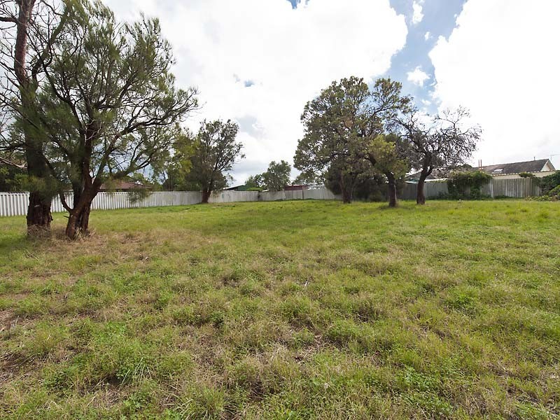 8 Lipscombe Court, Medina WA 6167