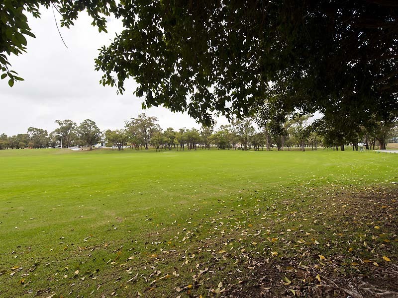 8 Lipscombe Court, Medina WA 6167