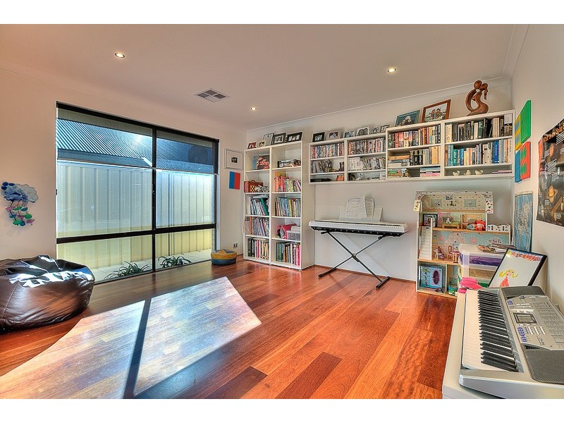 15 Culvers Road, Secret Harbour WA 6173