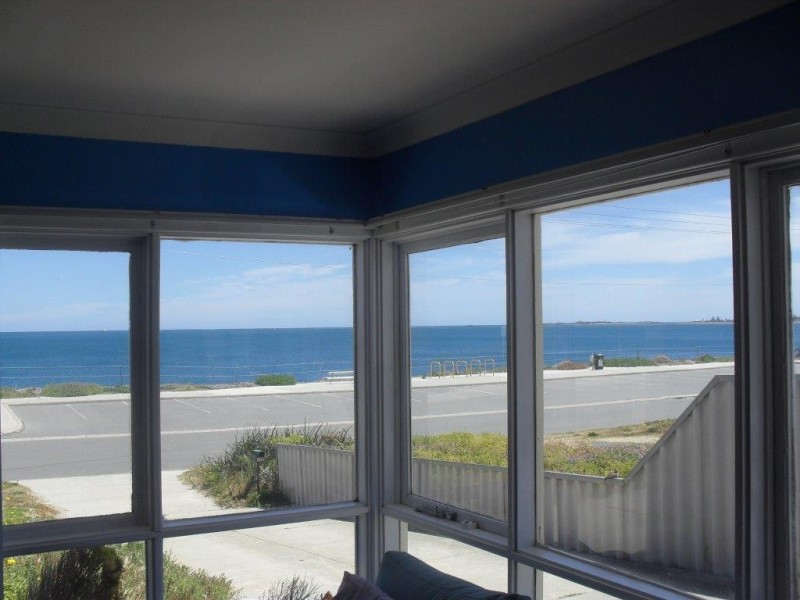 118 Warnbro Beach Road, Waikiki WA 6169