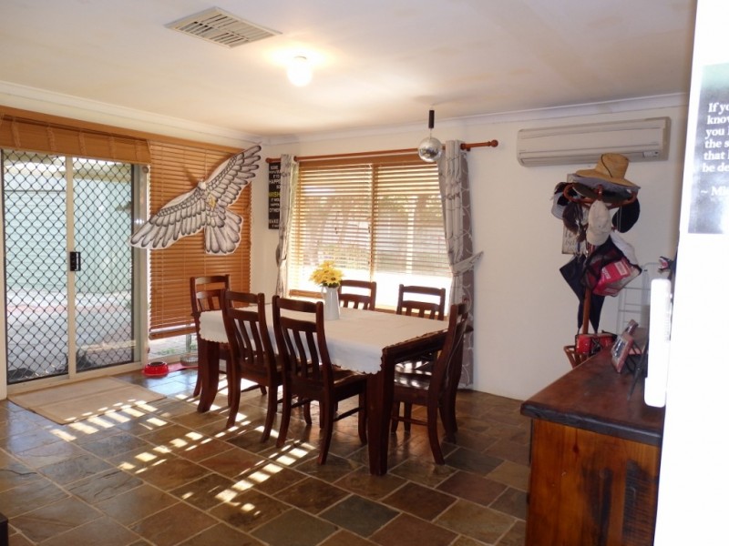 8 Britannia Place, Port Kennedy WA 6172