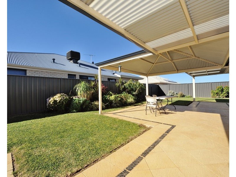 18 Lemon Gum Drive, Baldivis WA 6171