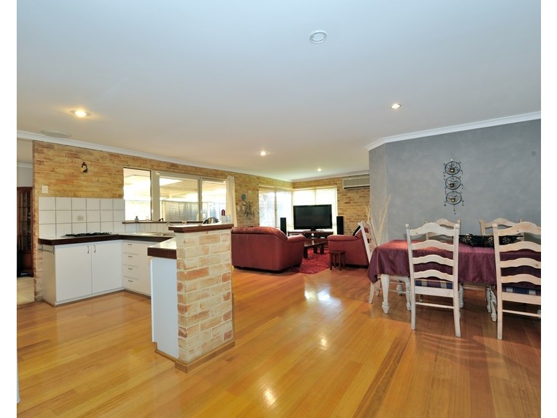 11 Azure Lane, Warnbro WA 6169