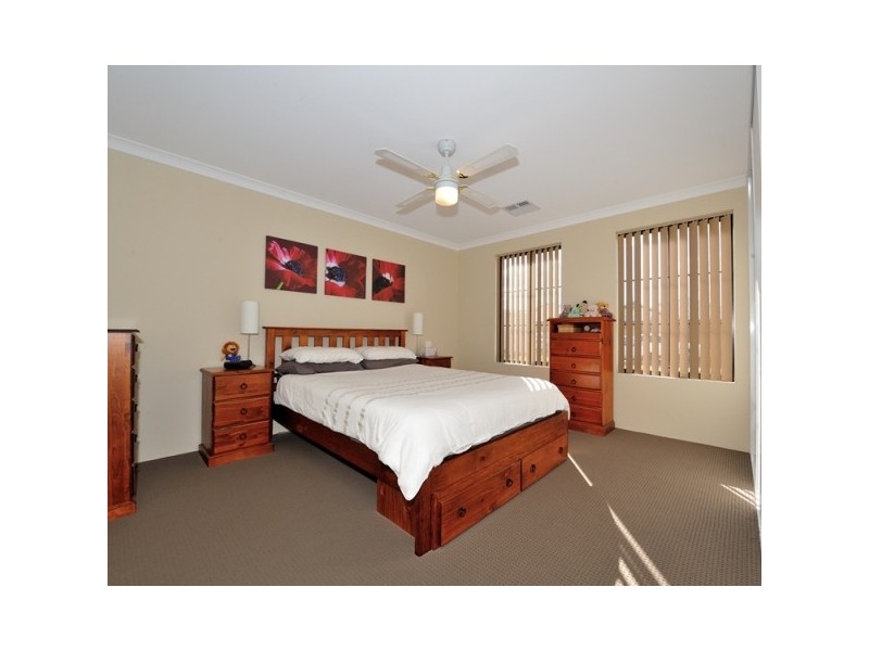 36 Zaragoza Drive, Port Kennedy WA 6172