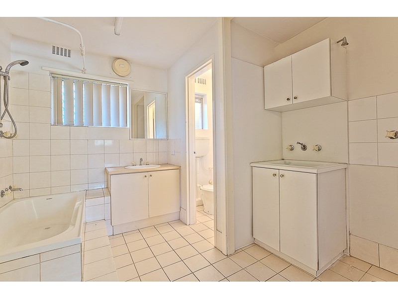 11/4 Canham Way, Orelia WA 6167