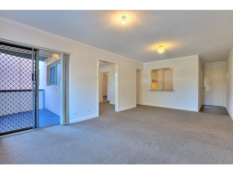 11/4 Canham Way, Orelia WA 6167