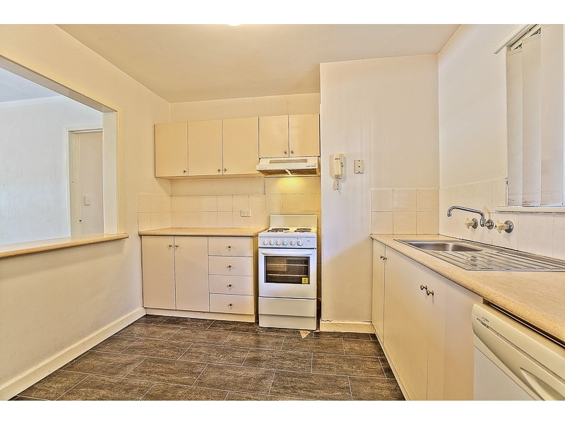 11/4 Canham Way, Orelia WA 6167