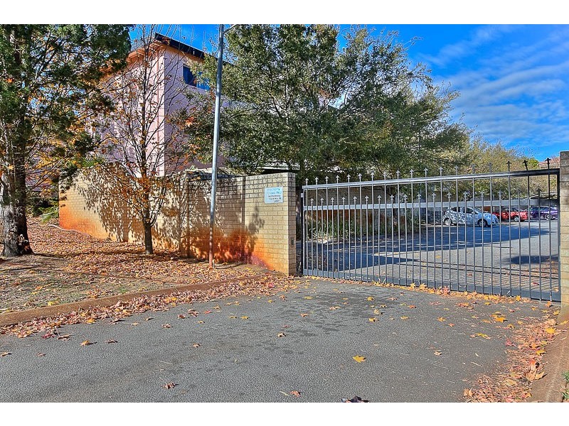 11/4 Canham Way, Orelia WA 6167