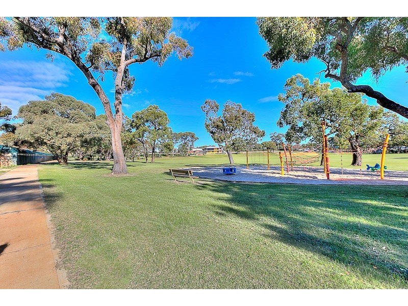 11/4 Canham Way, Orelia WA 6167