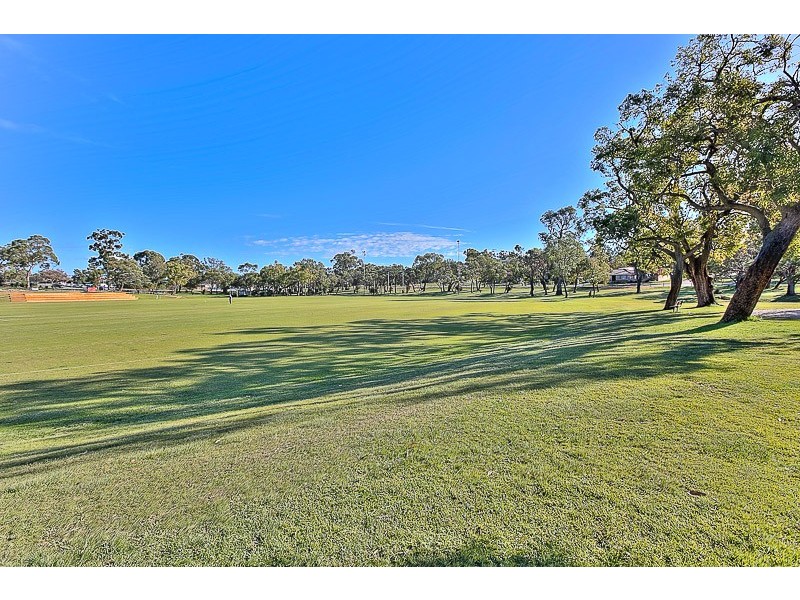 11/4 Canham Way, Orelia WA 6167