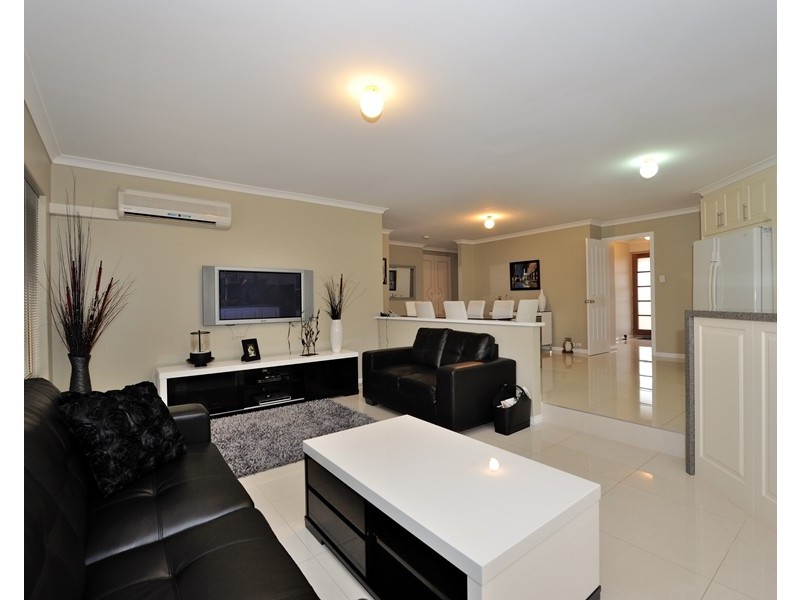 7 Mildura Place, Rockingham WA 6168