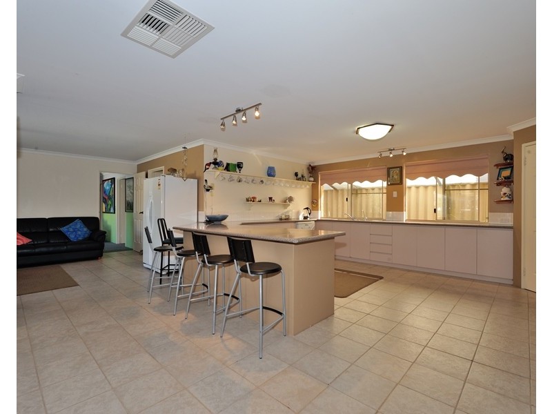 14 Anjou Green, Port Kennedy WA 6172