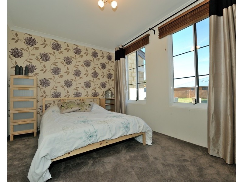 19 St Cloud Way, Port Kennedy WA 6172