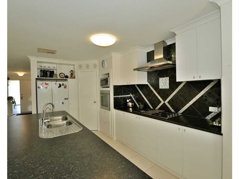 3 Whitemoss Turn, Waikiki WA 6169