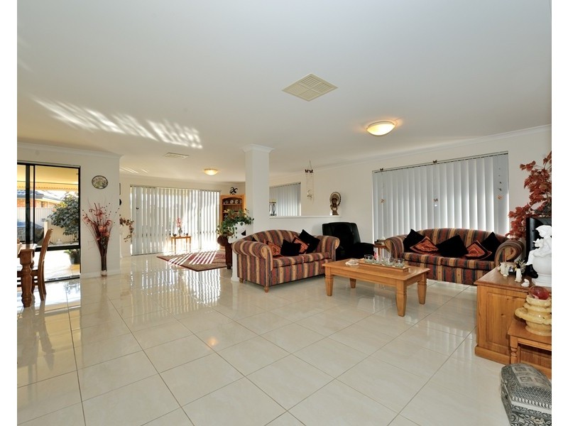 3 Whitemoss Turn, Waikiki WA 6169