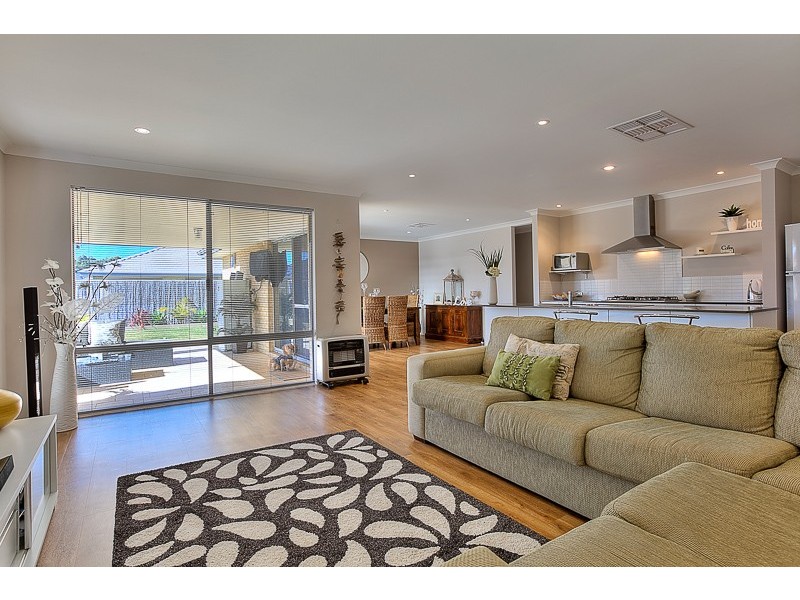 4 Mariposa Boulevard, Secret Harbour WA 6173